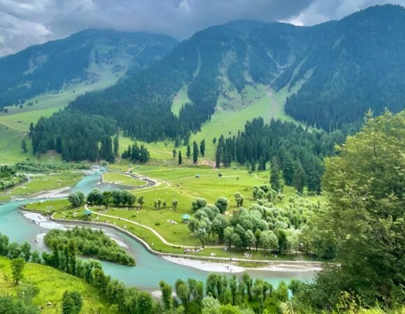 5 NIGHTS / 6 DAYS UNFORGETABLE KASHMIR WITH GULMARG